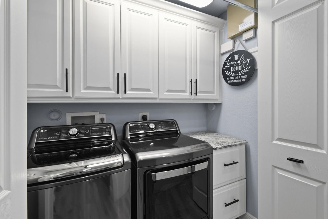 Под контрактом: $769,900 (3 спален, 3 ванн, 2750 Квадратных фут)