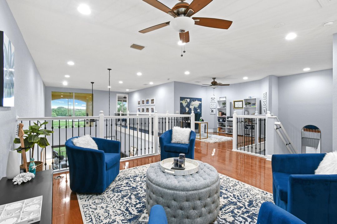 Под контрактом: $769,900 (3 спален, 3 ванн, 2750 Квадратных фут)