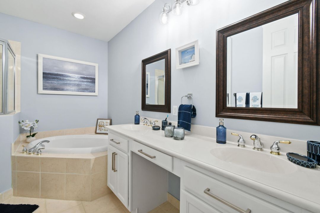 Под контрактом: $769,900 (3 спален, 3 ванн, 2750 Квадратных фут)