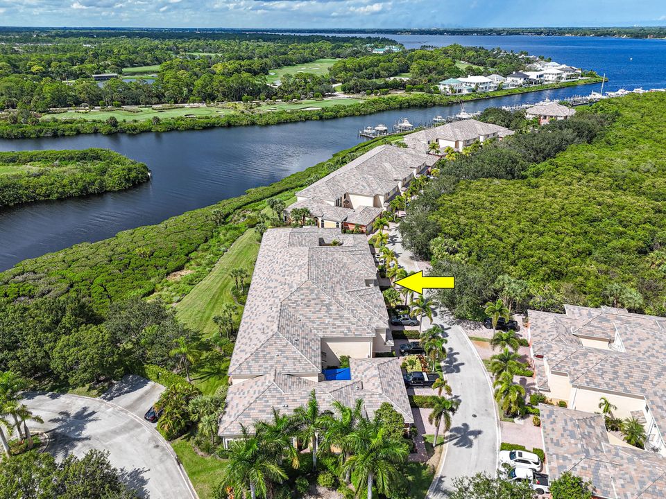 Под контрактом: $769,900 (3 спален, 3 ванн, 2750 Квадратных фут)