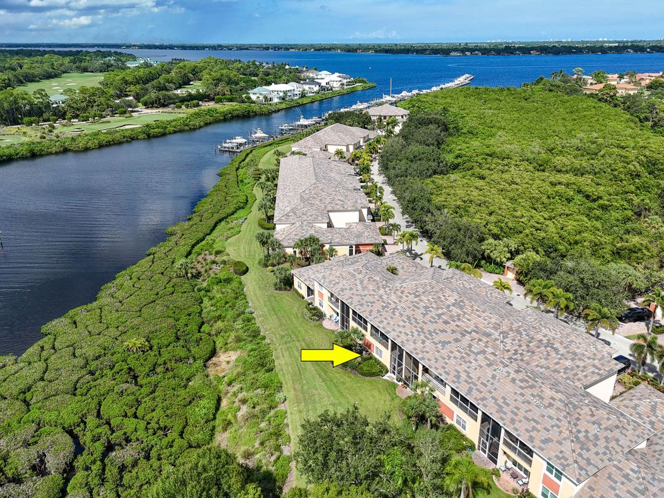 Под контрактом: $769,900 (3 спален, 3 ванн, 2750 Квадратных фут)