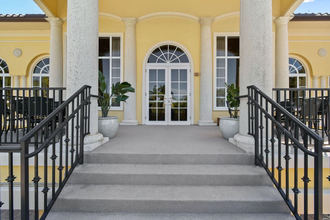 Под контрактом: $769,900 (3 спален, 3 ванн, 2750 Квадратных фут)