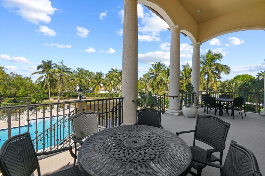 Под контрактом: $769,900 (3 спален, 3 ванн, 2750 Квадратных фут)