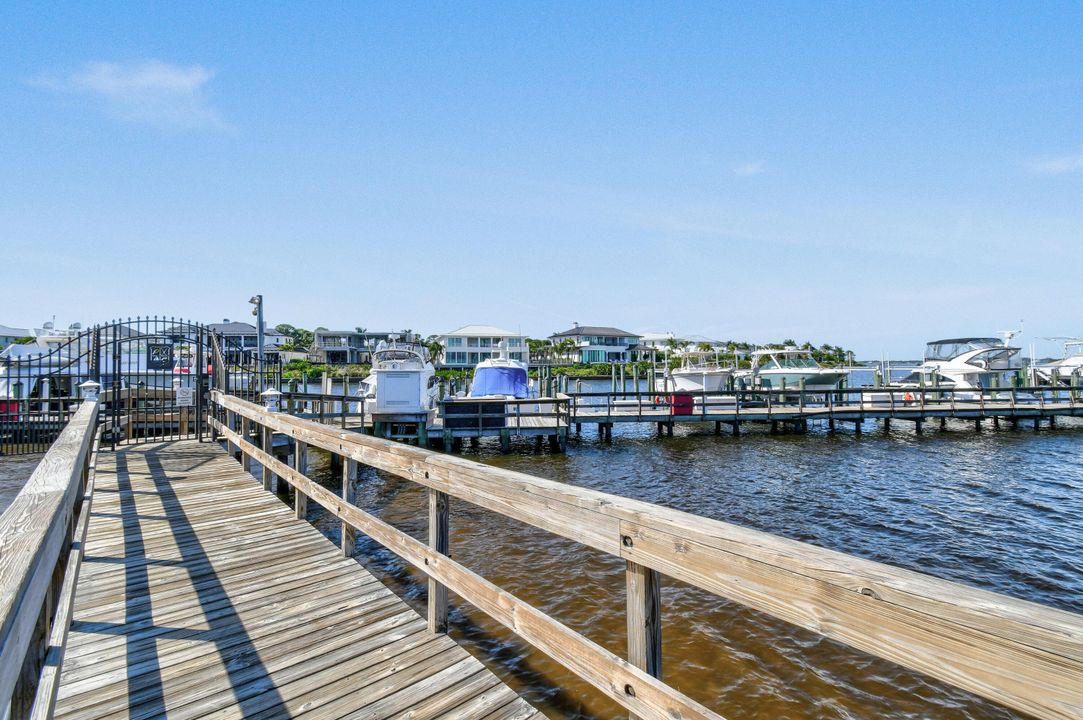 Под контрактом: $769,900 (3 спален, 3 ванн, 2750 Квадратных фут)