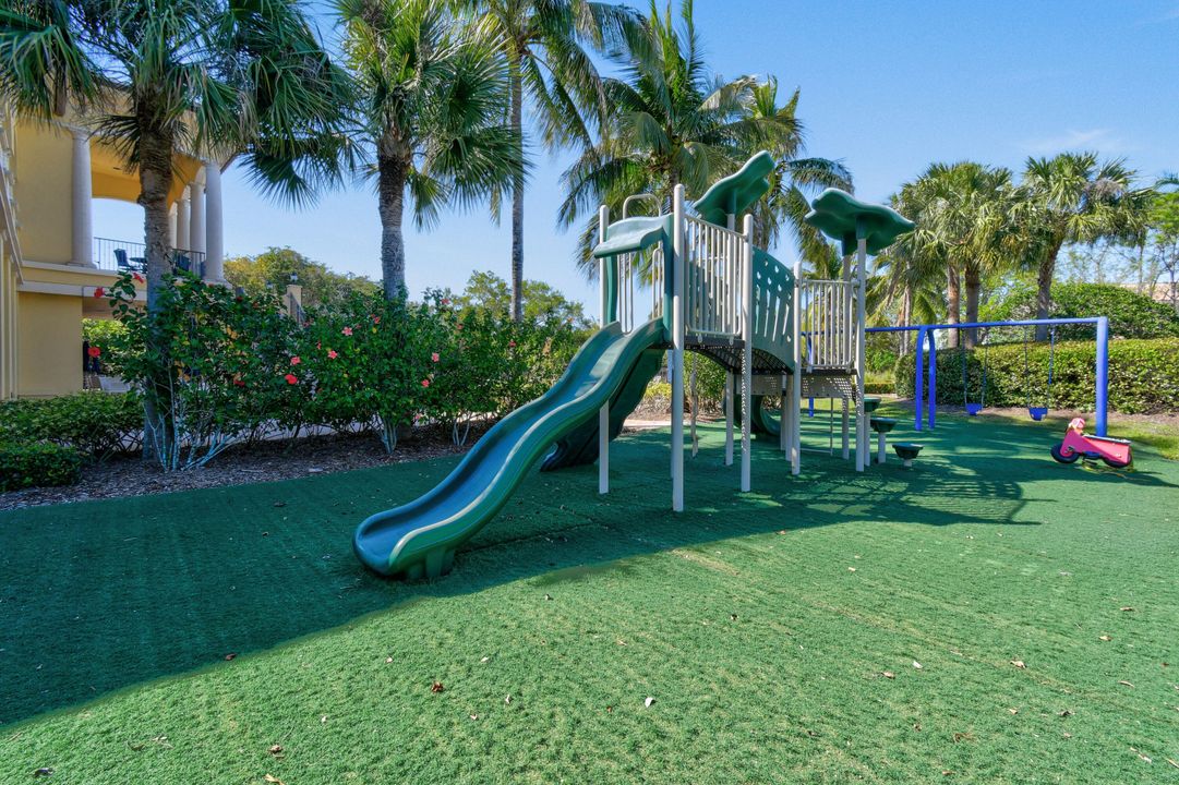 Под контрактом: $769,900 (3 спален, 3 ванн, 2750 Квадратных фут)