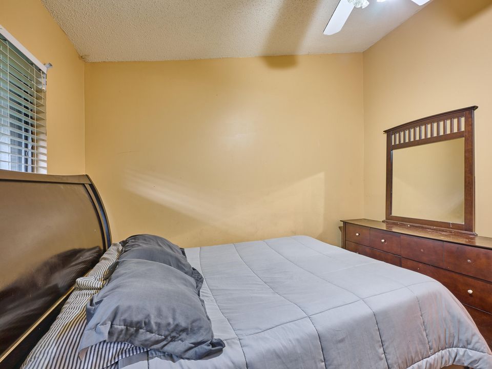 待售: $245,000 (3 贝兹, 2 浴室, 1250 平方英尺)