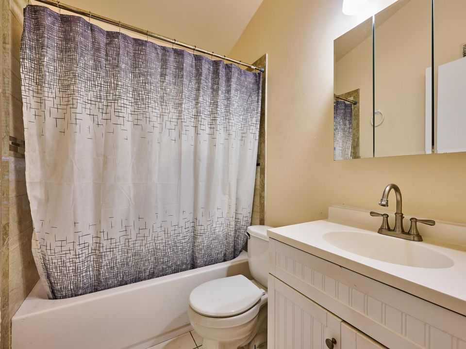 待售: $245,000 (3 贝兹, 2 浴室, 1250 平方英尺)