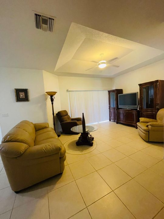 For Rent: $1,850 (2 beds, 2 baths, 1334 Square Feet)