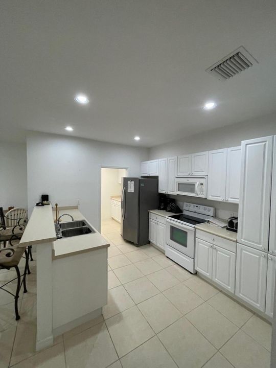 For Rent: $1,850 (2 beds, 2 baths, 1334 Square Feet)