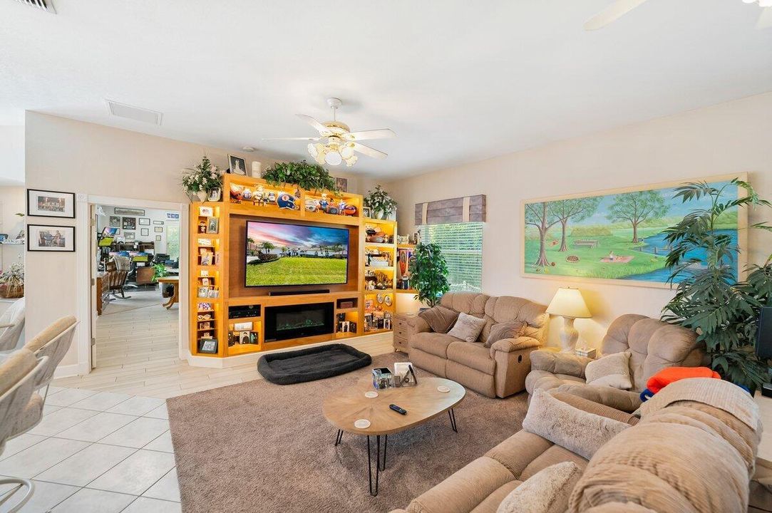 For Sale: $689,000 (5 beds, 4 baths, 4218 Square Feet)