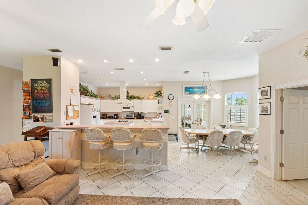 For Sale: $689,000 (5 beds, 4 baths, 4218 Square Feet)