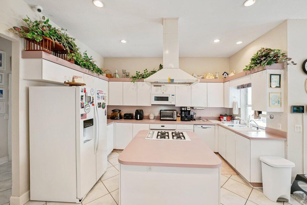 For Sale: $689,000 (5 beds, 4 baths, 4218 Square Feet)