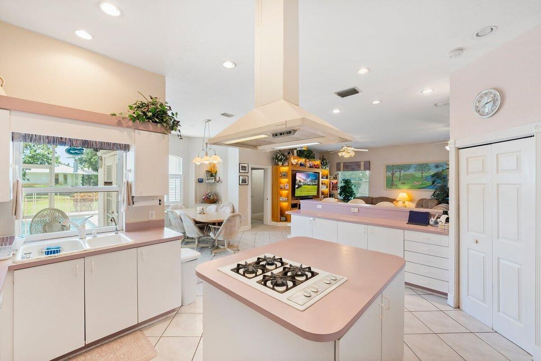 For Sale: $689,000 (5 beds, 4 baths, 4218 Square Feet)