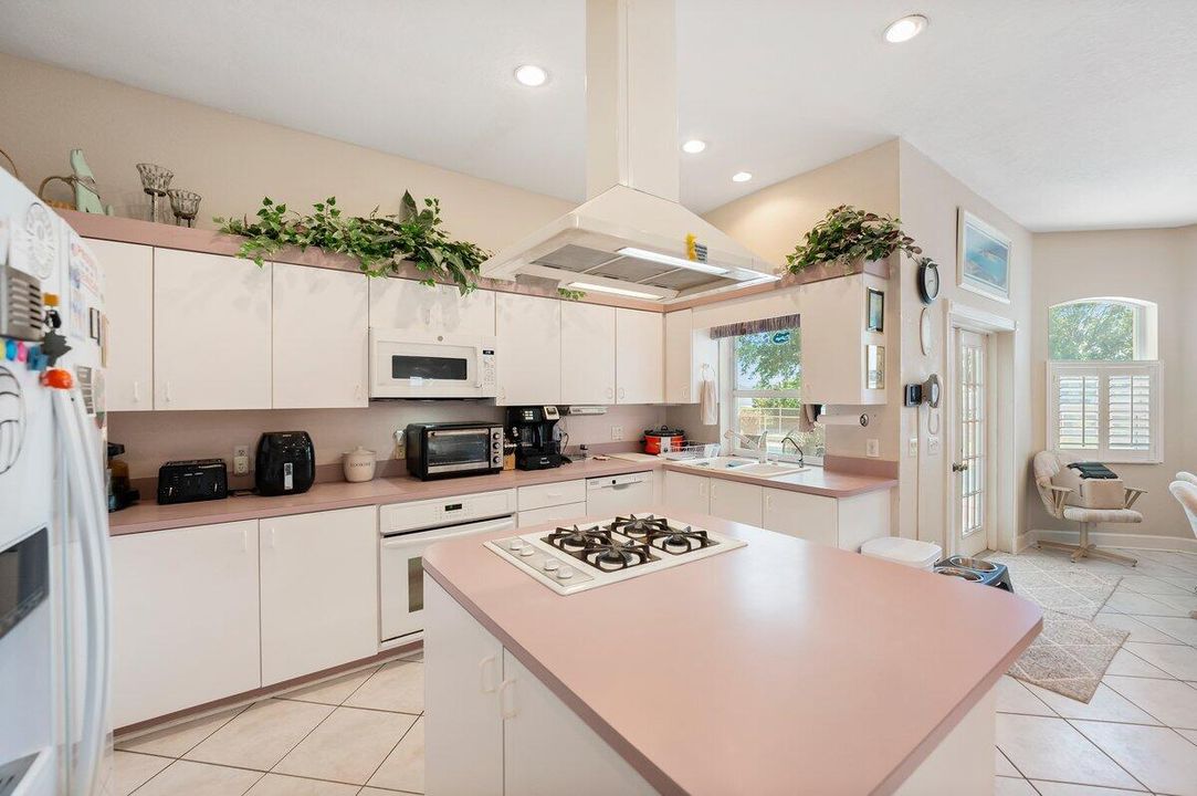 For Sale: $689,000 (5 beds, 4 baths, 4218 Square Feet)