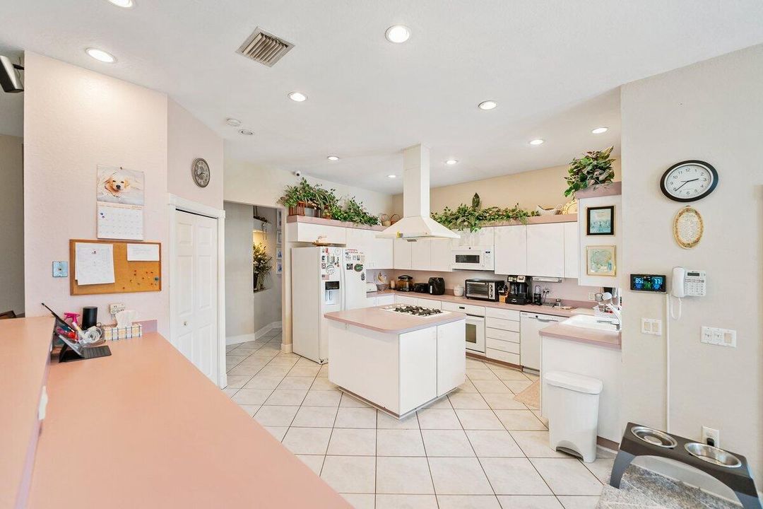 For Sale: $689,000 (5 beds, 4 baths, 4218 Square Feet)