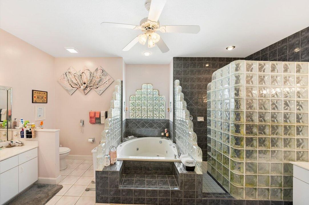 For Sale: $689,000 (5 beds, 4 baths, 4218 Square Feet)