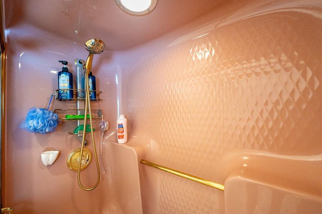 For Sale: $689,000 (5 beds, 4 baths, 4218 Square Feet)