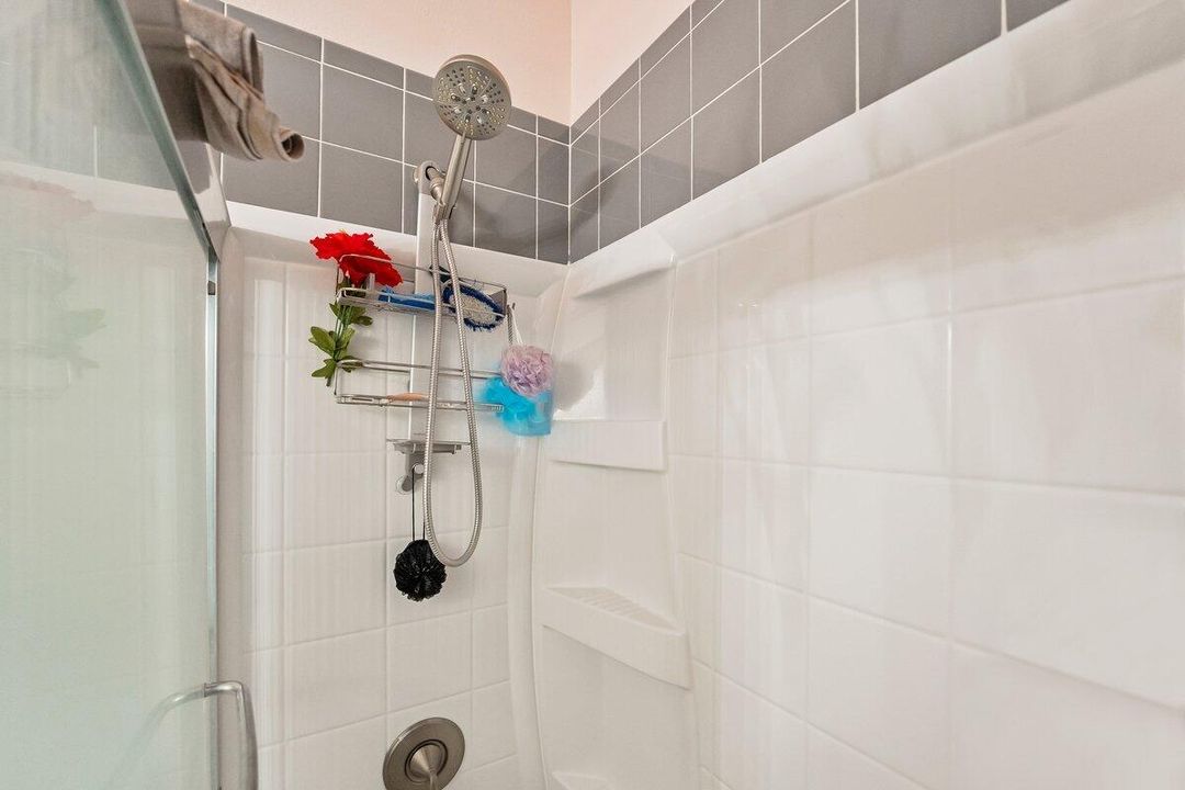 For Sale: $689,000 (5 beds, 4 baths, 4218 Square Feet)