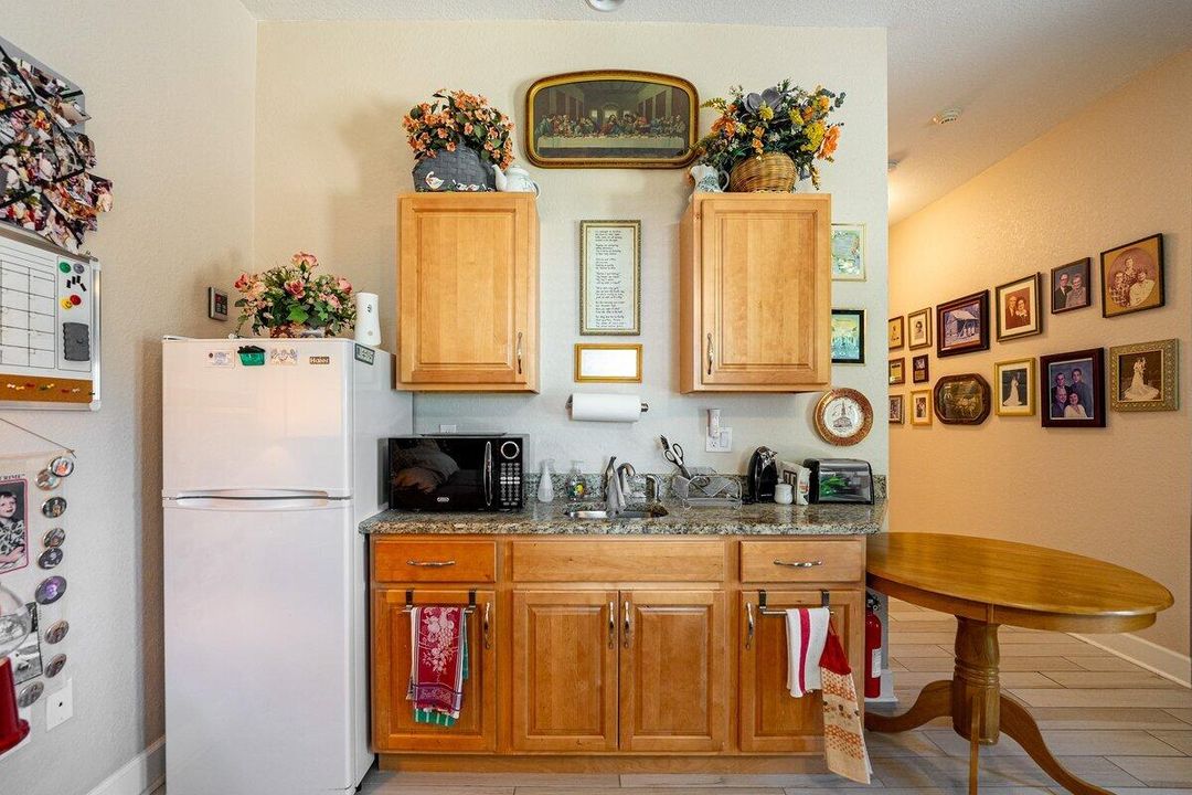 For Sale: $689,000 (5 beds, 4 baths, 4218 Square Feet)