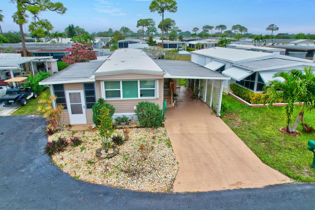 For Sale: $104,900 (2 beds, 2 baths, 825 Square Feet)