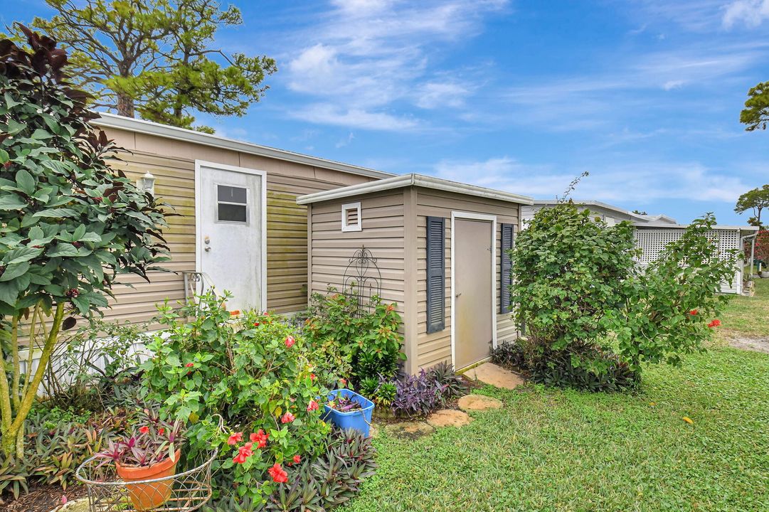 For Sale: $104,900 (2 beds, 2 baths, 825 Square Feet)