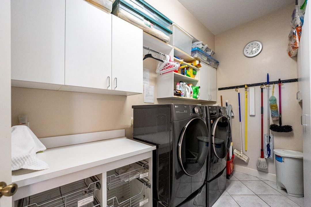 For Sale: $689,000 (5 beds, 4 baths, 4218 Square Feet)