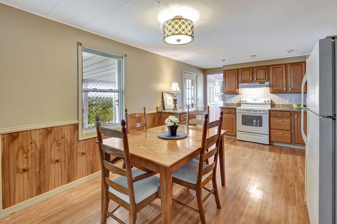 For Sale: $104,900 (2 beds, 2 baths, 825 Square Feet)