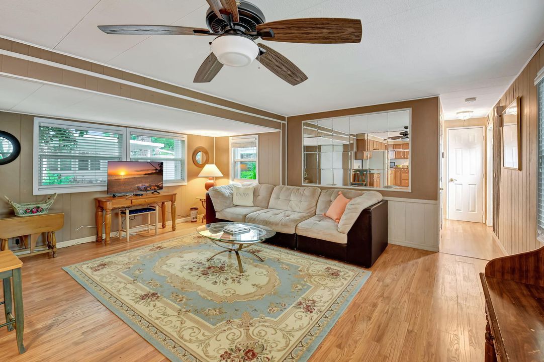 For Sale: $104,900 (2 beds, 2 baths, 825 Square Feet)