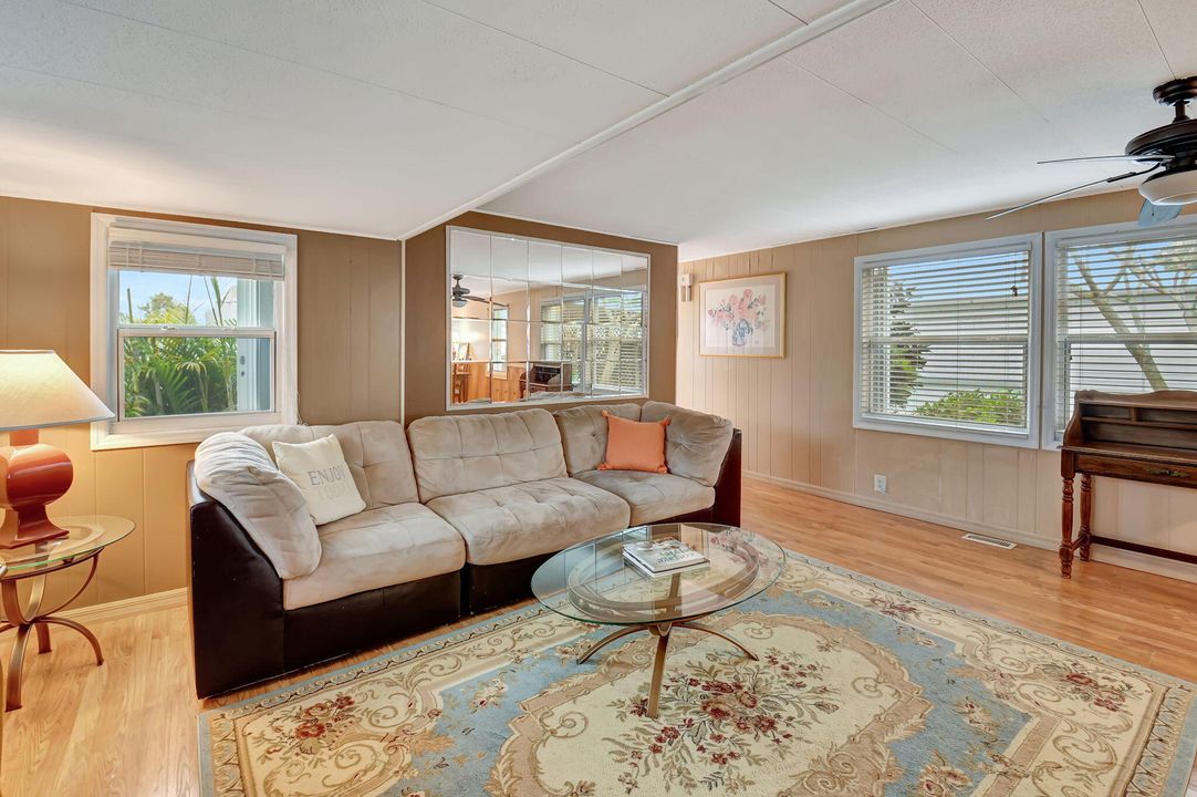 For Sale: $104,900 (2 beds, 2 baths, 825 Square Feet)