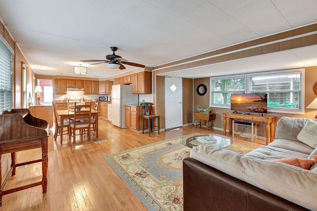 For Sale: $104,900 (2 beds, 2 baths, 825 Square Feet)