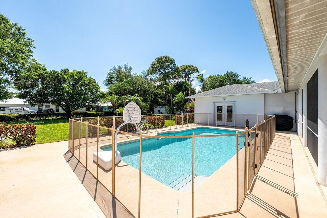 For Sale: $689,000 (5 beds, 4 baths, 4218 Square Feet)