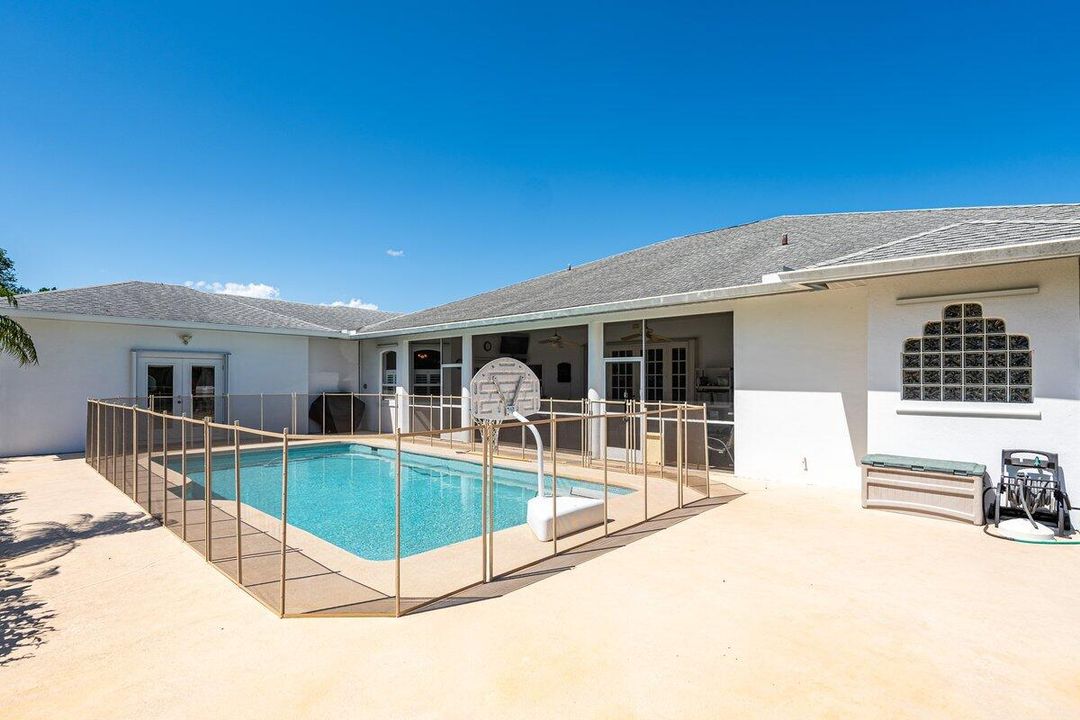 For Sale: $689,000 (5 beds, 4 baths, 4218 Square Feet)