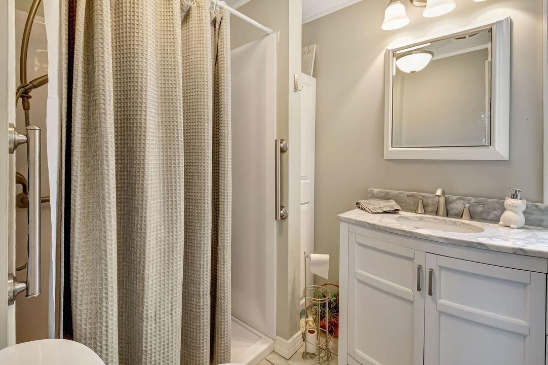 For Sale: $104,900 (2 beds, 2 baths, 825 Square Feet)