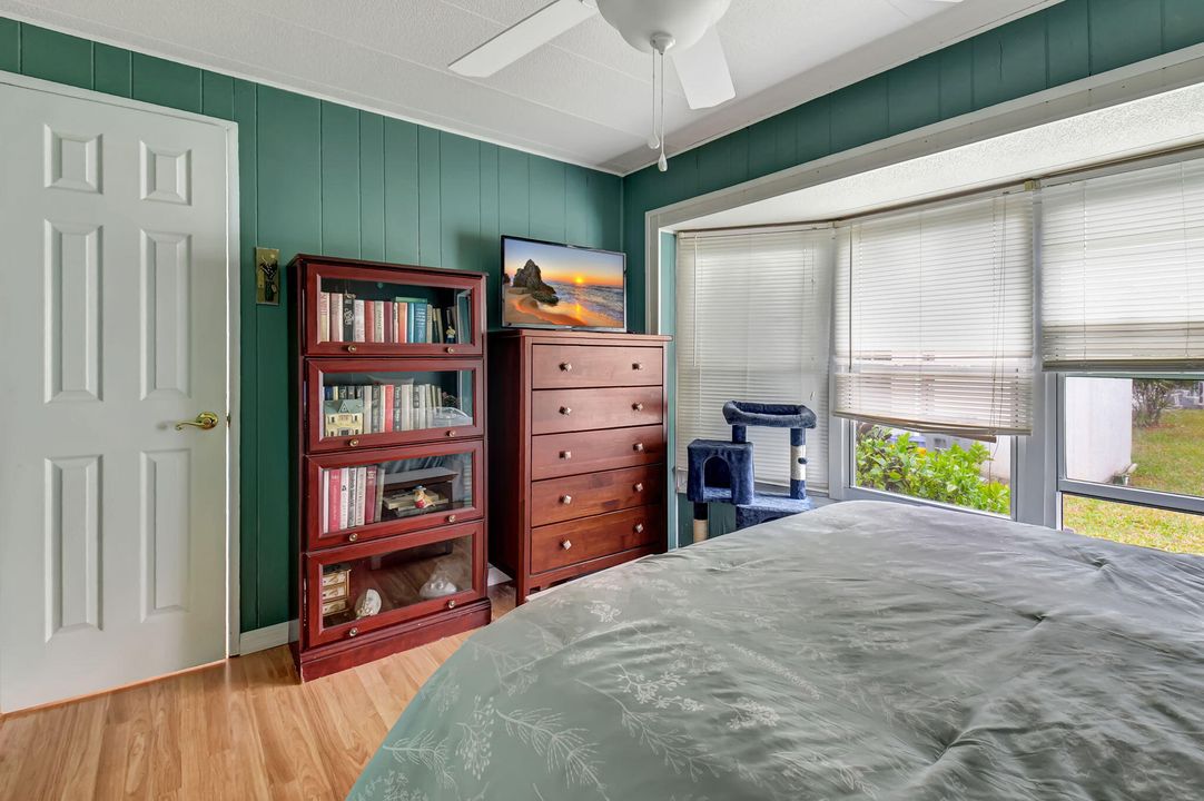 For Sale: $104,900 (2 beds, 2 baths, 825 Square Feet)