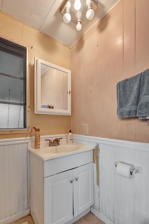 For Sale: $104,900 (2 beds, 2 baths, 825 Square Feet)