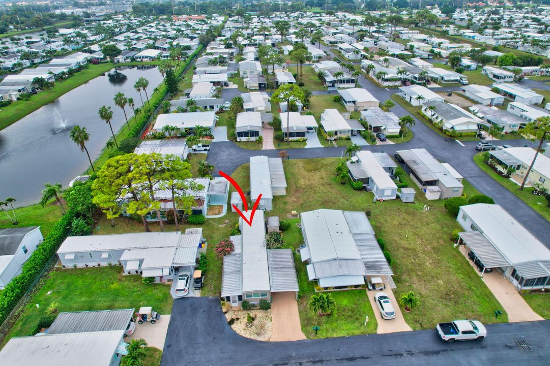 For Sale: $104,900 (2 beds, 2 baths, 825 Square Feet)