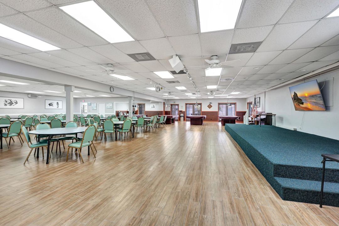 For Sale: $104,900 (2 beds, 2 baths, 825 Square Feet)