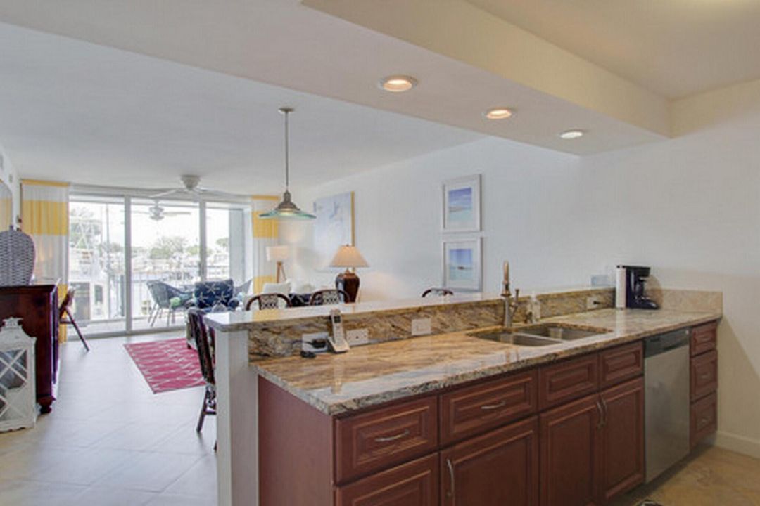 В аренду: $4,100 (2 спален, 2 ванн, 1100 Квадратных фут)