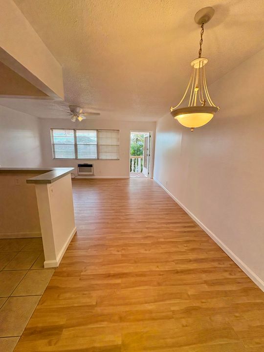 Recently Rented: $1,250 (1 beds, 1 baths, 570 Square Feet)