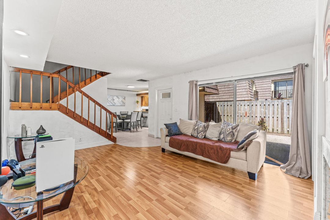 En Venta: $327,999 (3 camas, 2 baños, 1540 Pies cuadrados)