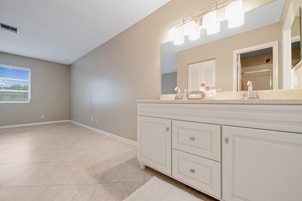 For Rent: $1,900 (2 beds, 2 baths, 1167 Square Feet)