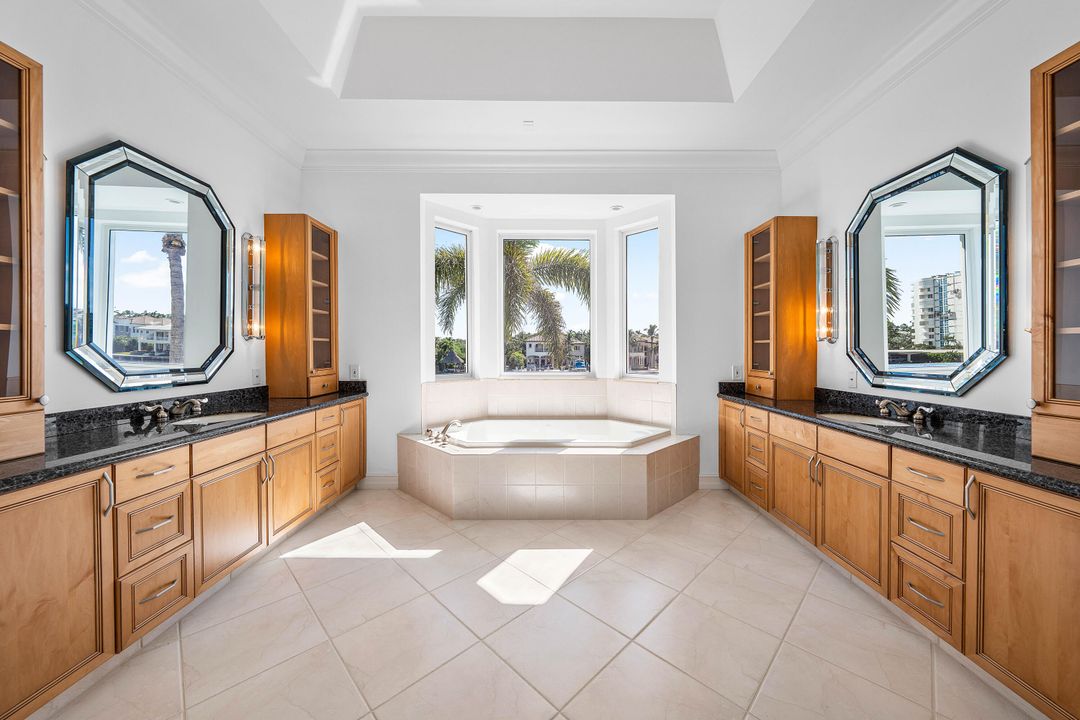 待售: $8,499,000 (5 贝兹, 7 浴室, 7360 平方英尺)