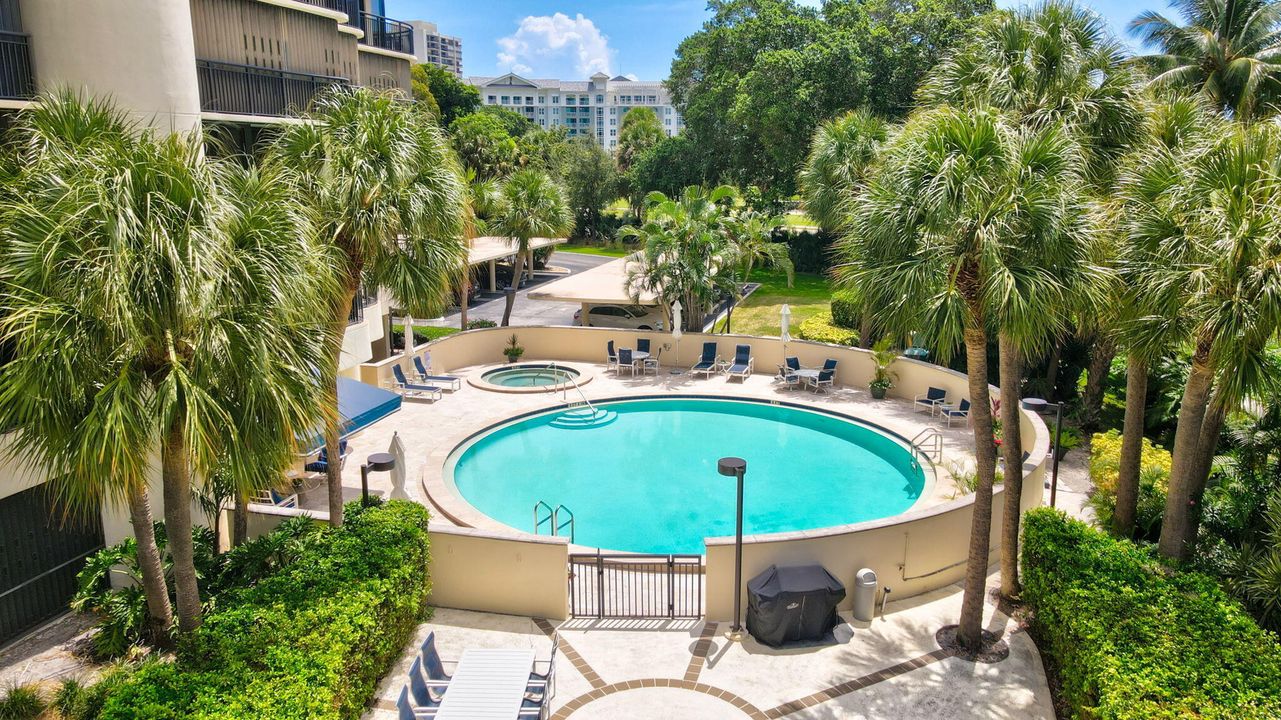 For Sale: $575,000 (2 beds, 2 baths, 2209 Square Feet)