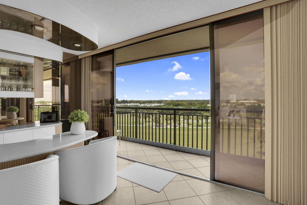 For Sale: $575,000 (2 beds, 2 baths, 2209 Square Feet)