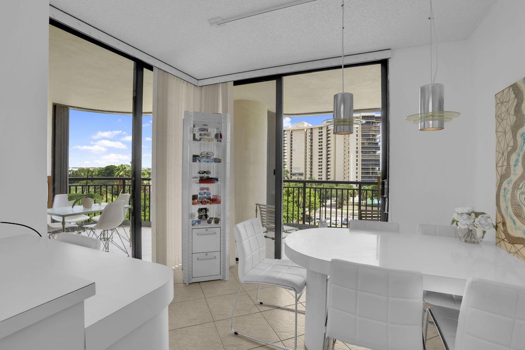 For Sale: $575,000 (2 beds, 2 baths, 2209 Square Feet)