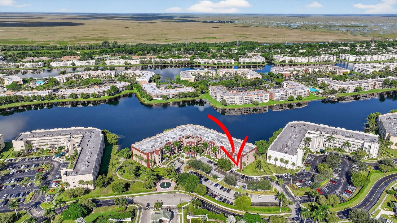 合同活跃: $299,000 (2 贝兹, 2 浴室, 1986 平方英尺)