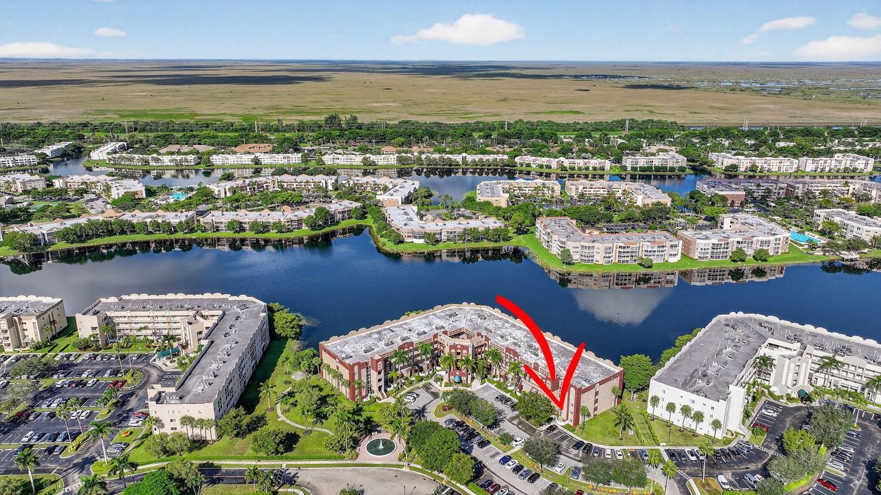 合同活跃: $299,000 (2 贝兹, 2 浴室, 1986 平方英尺)