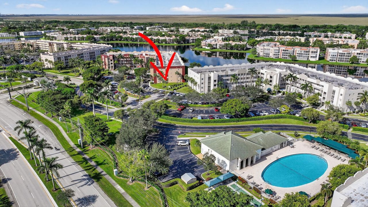 合同活跃: $299,000 (2 贝兹, 2 浴室, 1986 平方英尺)