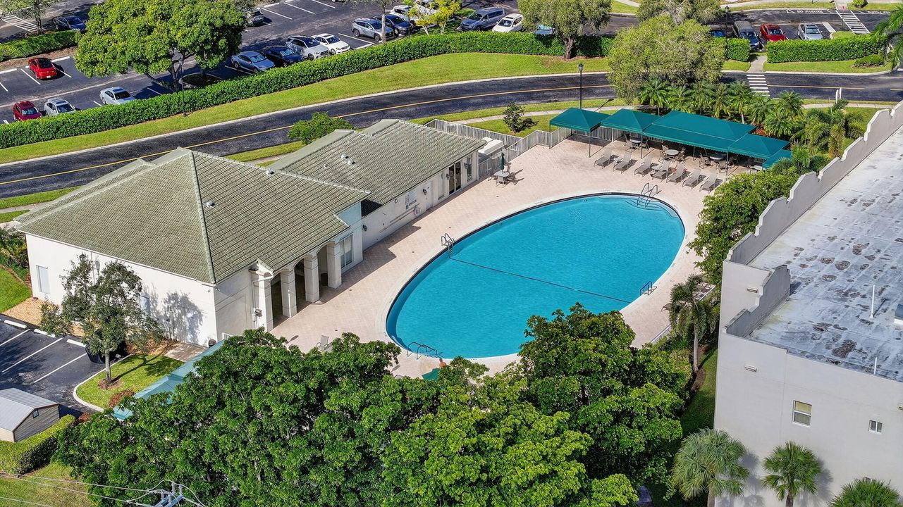 合同活跃: $299,000 (2 贝兹, 2 浴室, 1986 平方英尺)