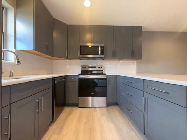 Activo con contrato: $435,000 (3 camas, 2 baños, 1449 Pies cuadrados)